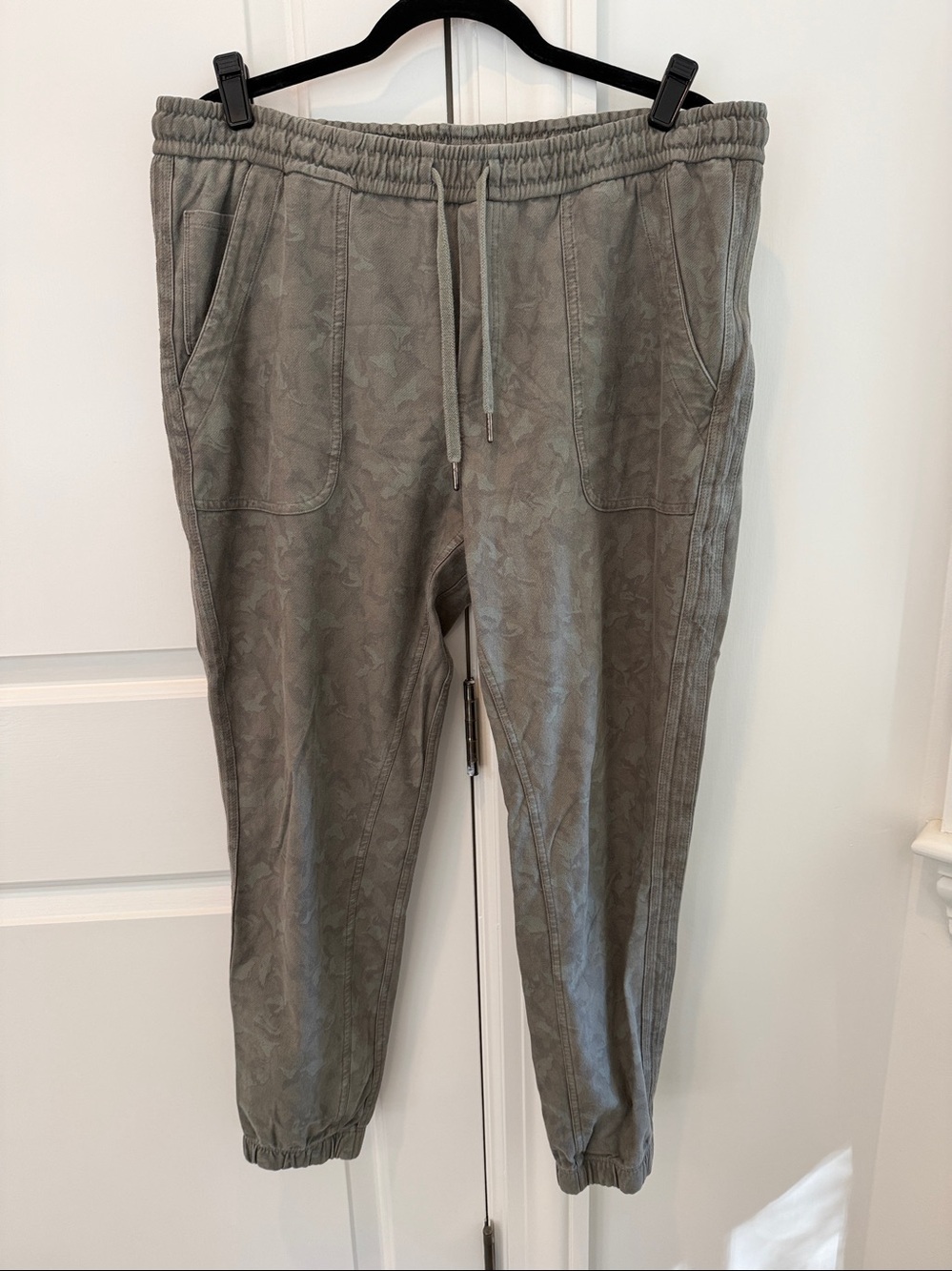 Athleta Farallon Jogger Size 14 Stratum Camo Laurel Olive
